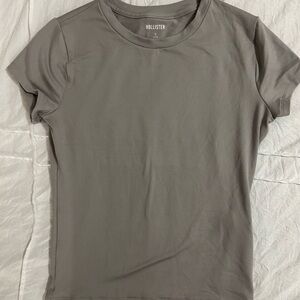 Hollister Women's Classic Gray Fitted Tee
